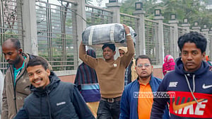 সংবর্ধনার ভিড়ের দিনে ভোগান্তিতে মানুষ