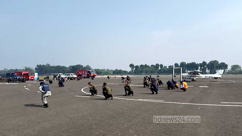 রাজশাহী বিমানবন্দরে ঝুঁকি মোকাবেলায় নিরাপত্তা মহড়া