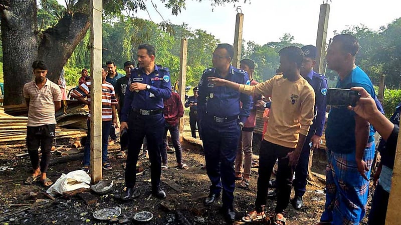 রাউজানে হিন্দু বাড়িতে আগুন, জড়িতদের তথ্য দিলে পুরস্কার