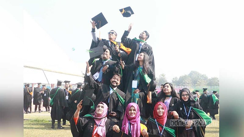রাজশাহী বিশ্ববিদ্যালয়ের দ্বাদশ সমাবর্তন অনুষ্ঠিত, অব্যবস্থাপনার অভিযোগ
