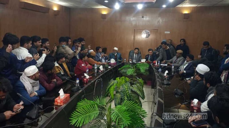 আন্দোলনের মুখে পদত্যাগ করলেন রাবির আওয়ামীপন্থি ৬ ডিন