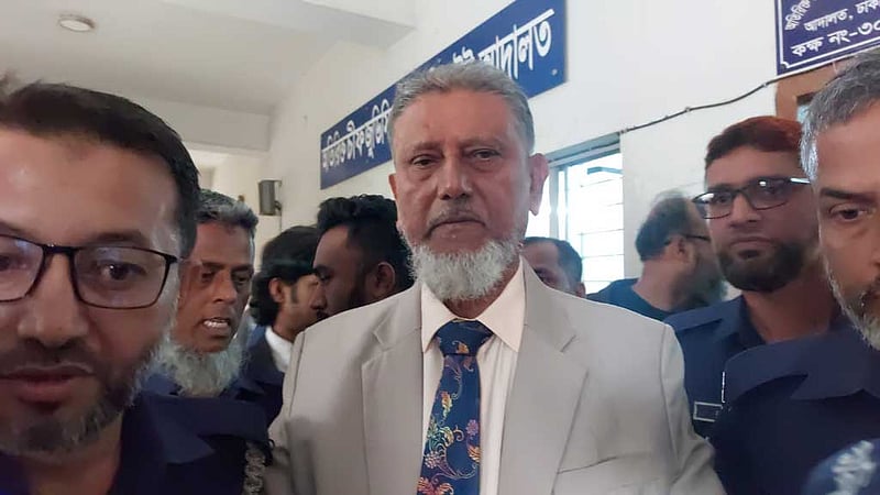 আত্মসমর্পণের পর কারাগারে দৈনিক নওরোজ সম্পাদক দুররানী