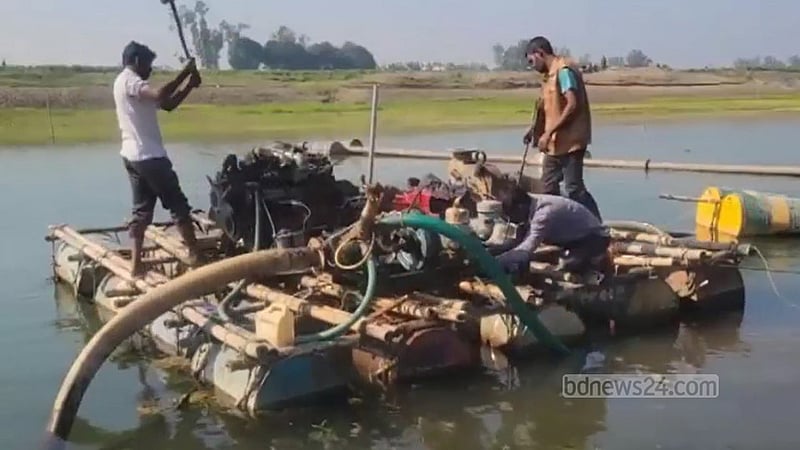 শেরপুরে অবৈধ বালু উত্তোলন বন্ধে ভেঙে দেওয়া হয়েছে ৩টি ড্রেজার
