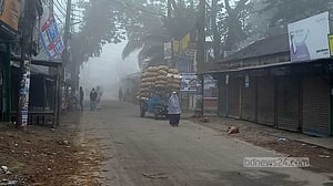পৌষের কনকনে শীতে কাঁপছে শেরপুর