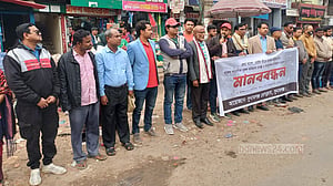 সংবাদমাধ্যম ও সাংস্কৃতিক প্রতিষ্ঠানে হামলার প্রতিবাদে সুনামগঞ্জে মানববন্ধন