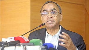 পুঁজিবাজার ‘কার্যকর না’ থাকায় চাপ বাড়ছে ব্যাংকে: সৈয়দ মাহবুবুর