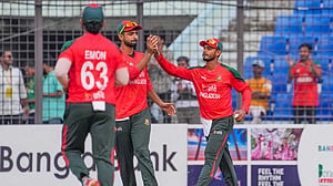 ৫ ক্যাচ নিয়ে তানজিদের বিশ্বরেকর্ড