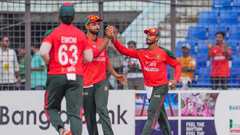 ৫ ক্যাচ নিয়ে তানজিদের বিশ্বরেকর্ড