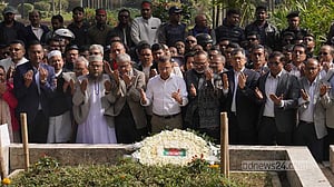 হাদির কবর জিয়ারত করলেন তারেক