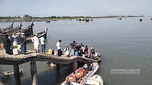 সেন্ট মার্টিন থেকে ফেরার পথে স্পিডবোট উল্টে মা-মেয়ের মৃত্যু