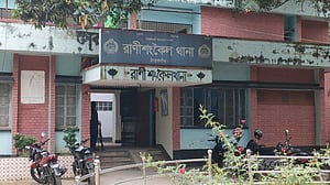 ডাব পাড়তে গিয়ে ছিটকে পড়ে ব্যবসায়ীর মৃত্যু
