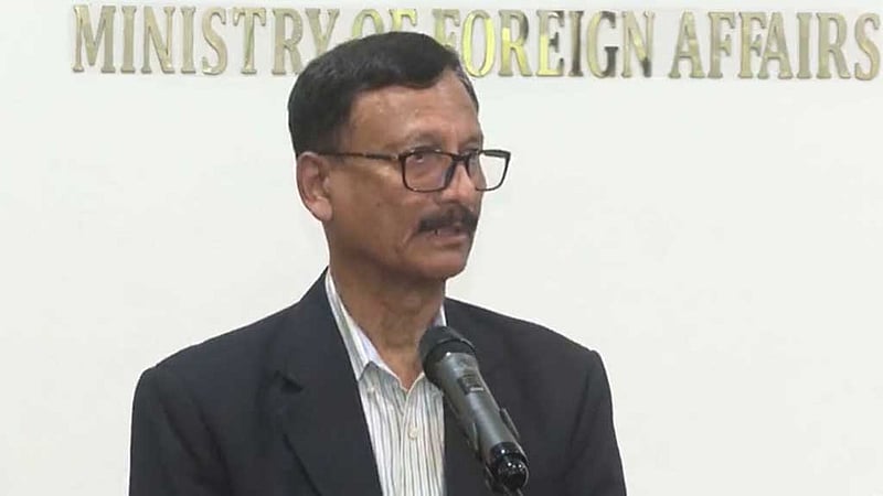 ভারতীয় কূটনীতিকদের পরিবারকে সরানোর কারণ ‘খুঁজে পাচ্ছেন না’ পররাষ্ট্র উপদেষ্টা