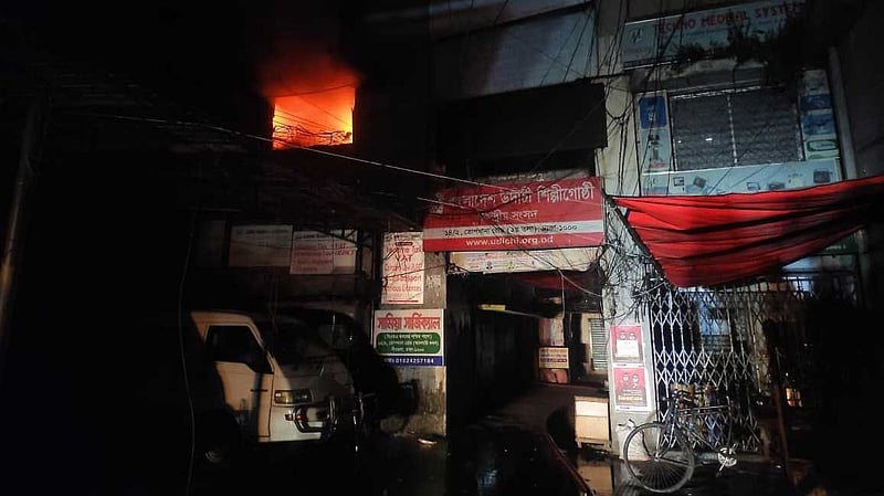 কেন্দ্রীয় কার্যালয়ে আগুন ‘পূর্ব পরিকল্পিত’, মামলায় অভিযোগ উদীচীর