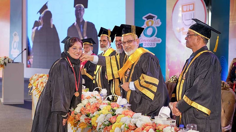অষ্টম সমাবর্তন করল ইউনাইটেড বিশ্ববিদ্যালয়
