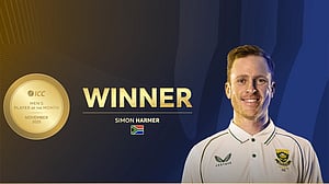 তাইজুল ও নাওয়াজকে হারিয়ে নভেম্বরের সেরা হার্মার