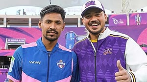 খরুচে তাসকিনের ৩ উইকেট, নিয়ন্ত্রিত মুস্তাফিজের ২