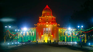 লাল-সবুজে ঝলমল ভবন