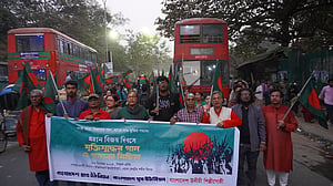 বিজয় দিবসে মুক্তিযুদ্ধের গান, পতাকা মিছিল