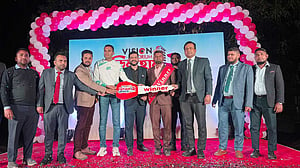 ভিশন এম্পোরিয়াম থেকে পণ্য কিনে ফ্ল্যাট জিতলেন বগুড়ার মহিবুল