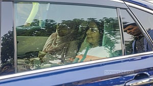 খালেদা জিয়াকে হাসপাতালে দেখতে গেলেন জুবাইদা রহমান