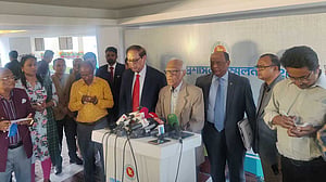 কবে নাগাদ বই দেওয়া শেষ হবে বলতে পারছেন না শিক্ষা উপদেষ্টা