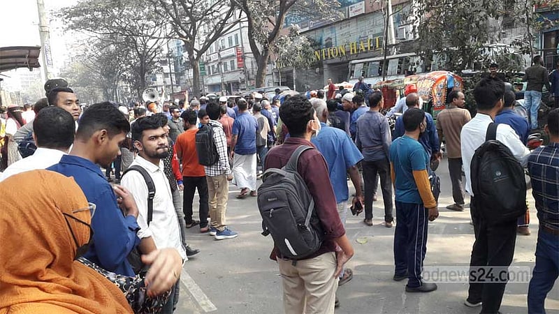 অটোরিকশা চালকদের ধর্মঘটে ঢাকার পথে পথে অবরোধ