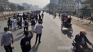 সপ্তাহের প্রথম সকালে দুর্ভোগে অফিসগামীরা