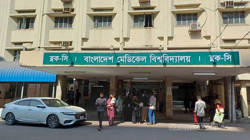 কর্মক্ষেত্রে অবরুদ্ধ: প্রাণগোপালের মেয়ের জিডি