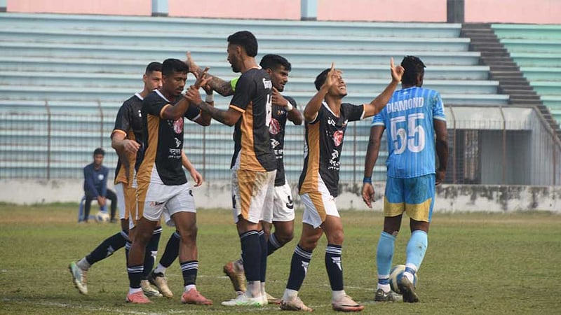 কাঙ্ক্ষিত জয় কিংসের, ঘুরে দাঁড়িয়ে জিতল আবাহনী