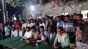 চাকরিচ্যুত বিডিআর সদস্যদের পুনর্বহালের দাবিতে স্বরাষ্ট্র উপদেষ্টার কাছে স্মারকলিপি