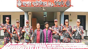 যশোরে দেড় কোটি টাকার ভারতীয় রুপার অলংকারসহ আটক ২