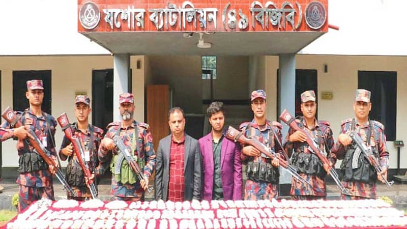 যশোরে দেড় কোটি টাকার ভারতীয় রুপার অলংকারসহ আটক ২
