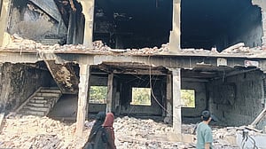 ভোলায় গুঁড়িয়ে দেওয়া হয়েছে বঙ্গবন্ধুর ৩ ম্যুরাল
