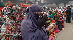 আখেরি মোনাজাতে শরিক হলেন নারীরাও