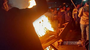 বগুড়ায় আওয়ামী লীগের সঙ্গে ভাঙা হল জাসদের কার্যালয়ও