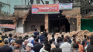 বগুড়ায় আওয়ামী লীগ-জাসদের গুঁড়িয়ে দেওয়া কার্যালয়ে এক দিনে ৩ ব্যানার