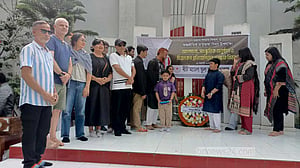 বগুড়ায় শহীদ মিনারে শ্রদ্ধা জানালেন ২৫ বিদেশি নাগরিক