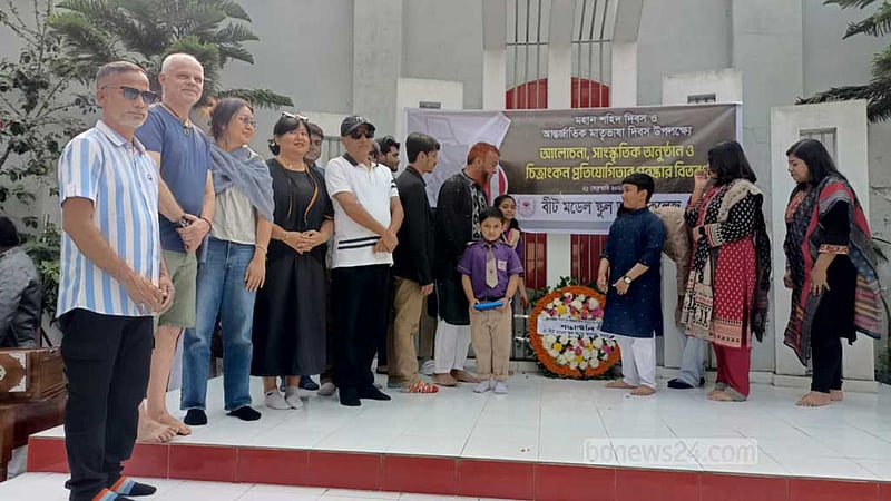 বগুড়ায় শহীদ মিনারে শ্রদ্ধা জানালেন ২৫ বিদেশি নাগরিক