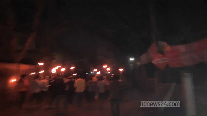 হরতাল: বগুড়ায় মশাল মিছিলের পর আওয়ামী লীগ নেতাদের বাড়িতে হামলা