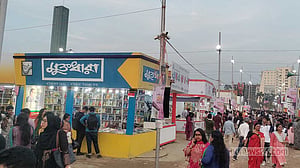 বইমেলা: রাজনীতি, ইতিহাসের বইয়েও আগ্রহ