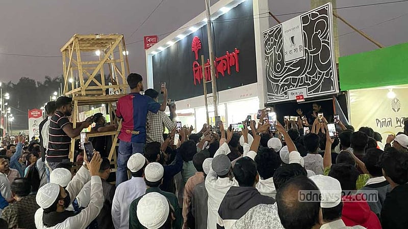 বইমেলার স্টলে চড়াও হওয়ার ঘটনায় তদন্ত কমিটি