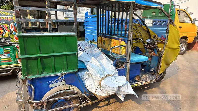 চাঁদপুরে ফ্ল্যাটে মিলল দম্পতির লাশ, পুলিশের ধারণা ‘আত্মহত্যা’