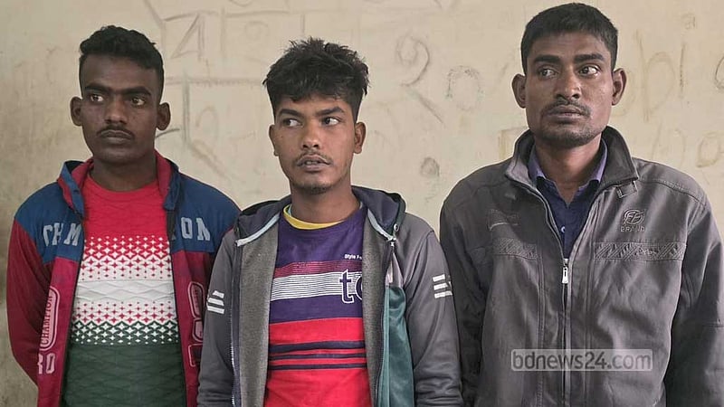 চাঁপাইনবাবগঞ্জে ৭ চোরাই গরু উদ্ধার, আটক ৩