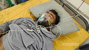 কুমিল্লা আদালতে বাদীকে পেটাল ‘আসামিরা’, আটক ২