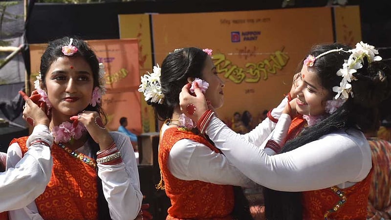 উৎসবের আমেজ চট্টগ্রামে