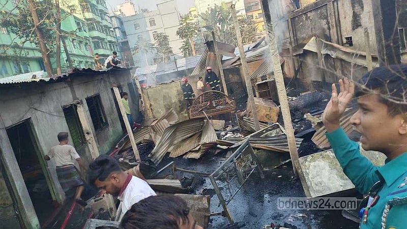 চট্টগ্রামে বসতঘরের আগুনে দম্পতির মৃত্যু