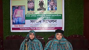 ছেলের খুনের বিচার না হলে মেয়েকে নিয়ে আত্মহত্যার হুমকি গৃহবধূর