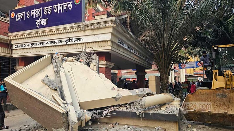 কুমিল্লার আদালত-উদ্যানে শেখ মুজিবের ম্যুরাল গুঁড়িয়ে দেওয়া হল