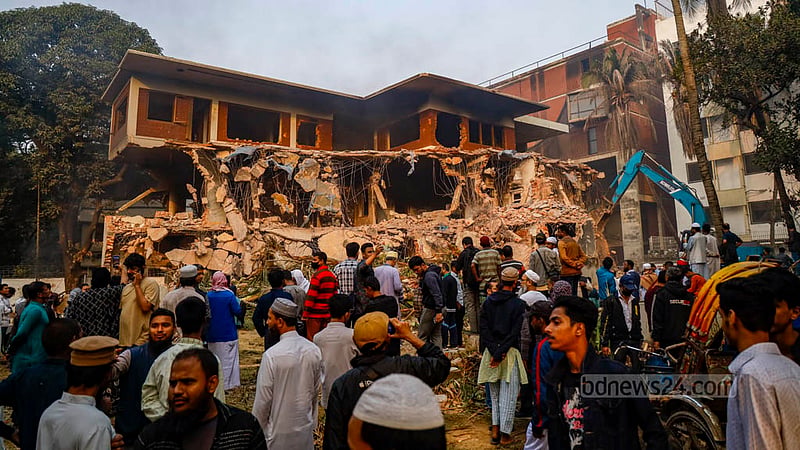 পোড়াবাড়ি ভাঙতে ফের বুলডোজার এবং কয়েকটি সরল প্রশ্ন