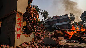 বঙ্গবন্ধুর বাড়ির ‘ইট সংগ্রহে’ এসে পুলিশ হেফাজতে কিশোর